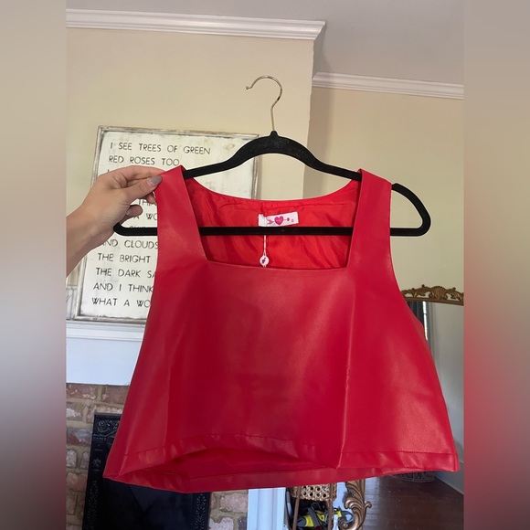 NWT MANNING VEGAN LEATHER CROPPED TANK TOP - RED - Picture 2 of 3